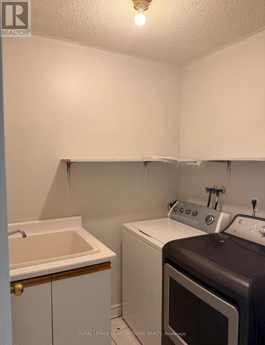 5048 Willowood Drive, Mississauga, Ontario L5R 3R6 - Photo 11 - W13001184