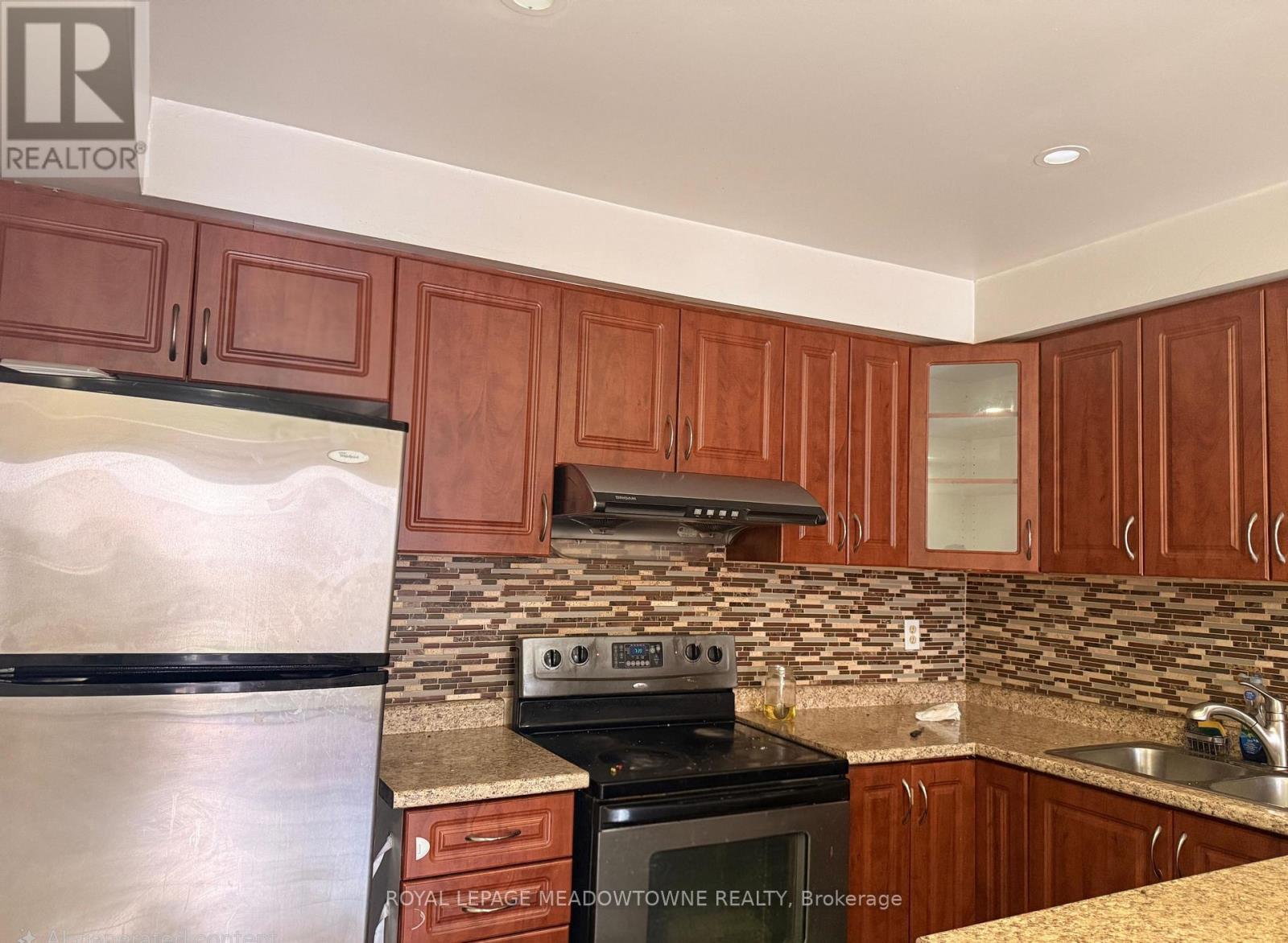 5048 Willowood Drive, Mississauga, Ontario L5R 3R6 - Photo 4 - W13001184