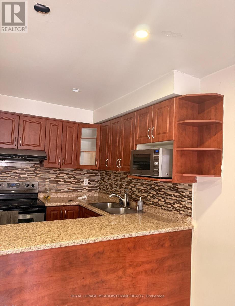 5048 Willowood Drive, Mississauga, Ontario L5R 3R6 - Photo 5 - W13001184