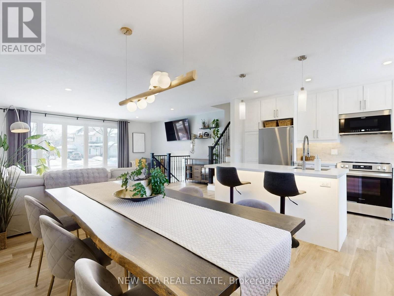 2611 Truscott Drive, Mississauga, Ontario  L5J 2B6 - Photo 4 - W13001190