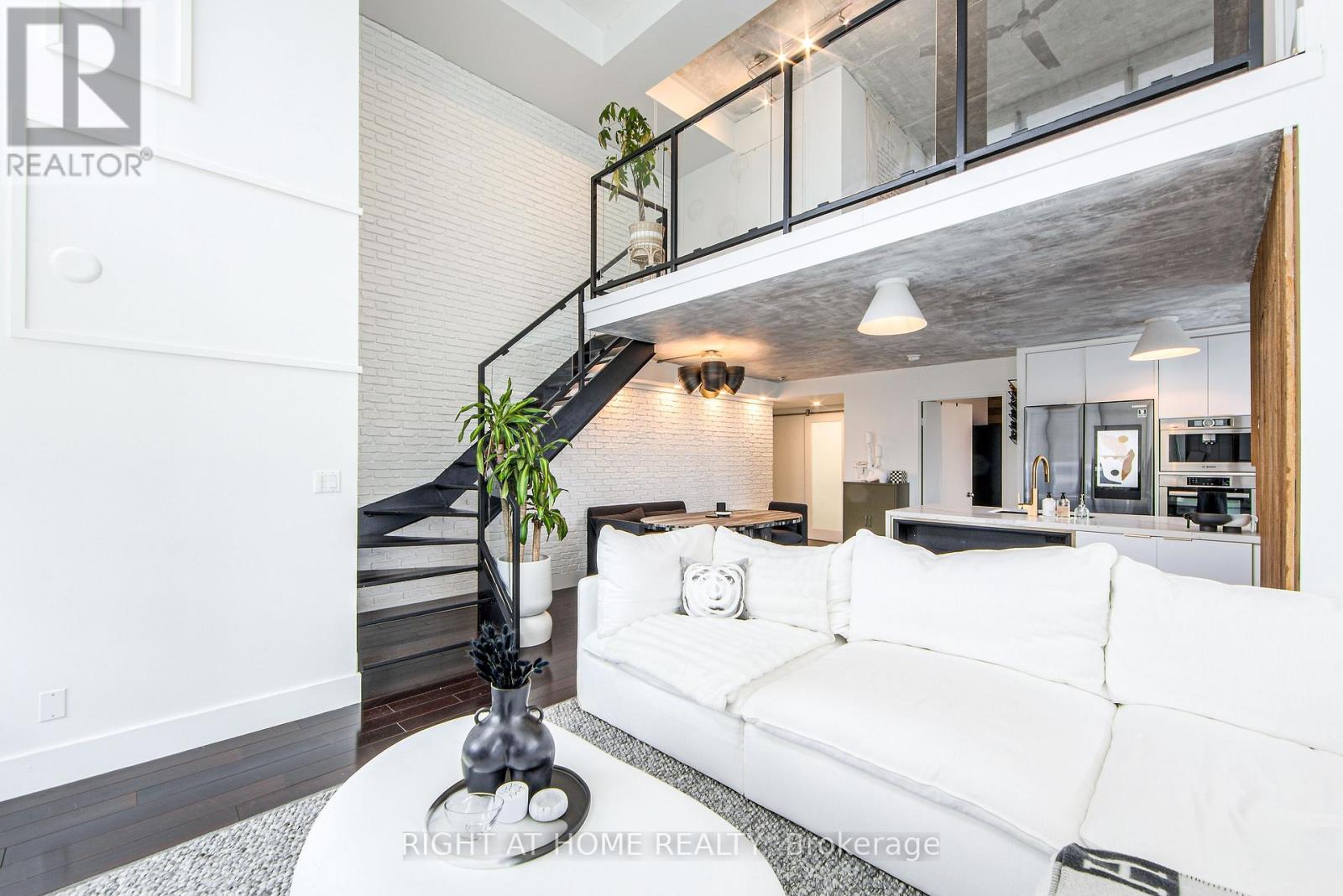 728 - 250 MANITOBA STREET SE, Toronto, Ontario