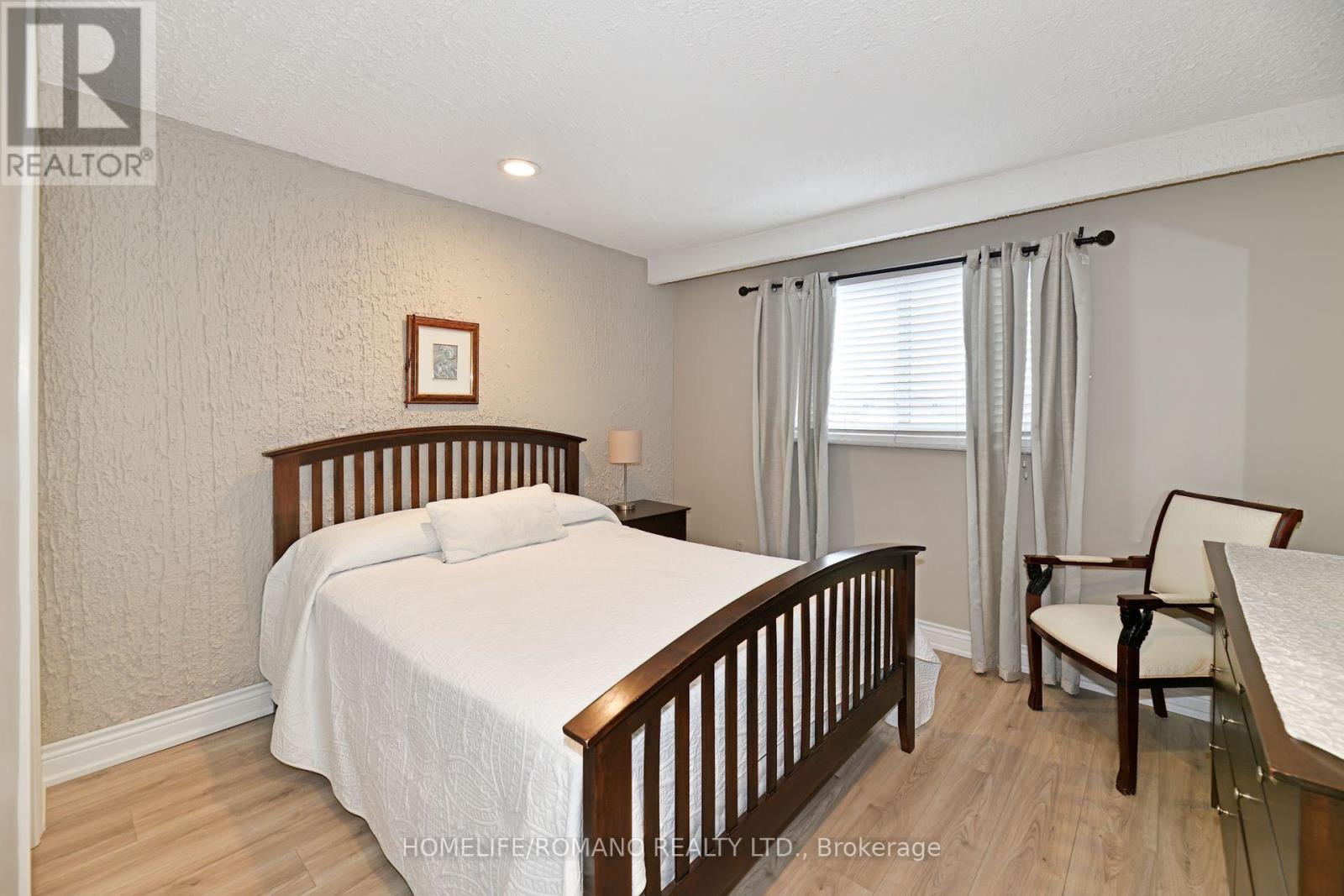 58 Hisey Crescent, Toronto (Black Creek), Ontario  M3N 1V1 - Photo 11 - W13001280