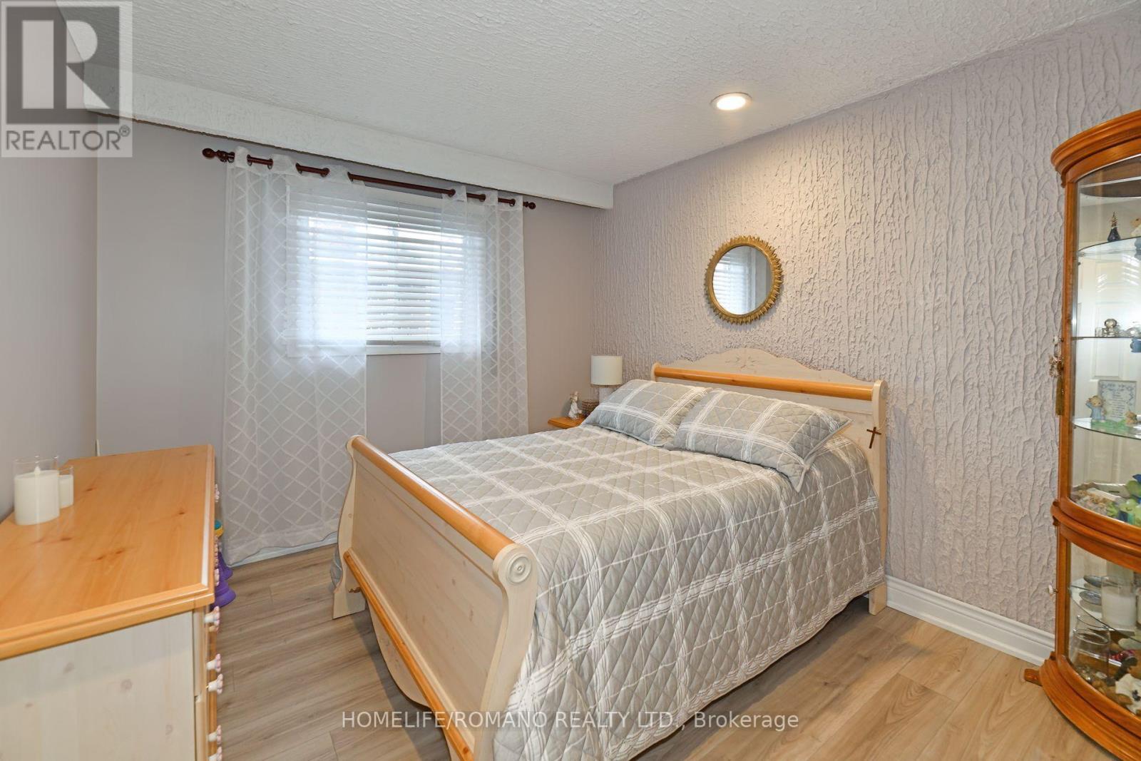 58 Hisey Crescent, Toronto (Black Creek), Ontario  M3N 1V1 - Photo 12 - W13001280