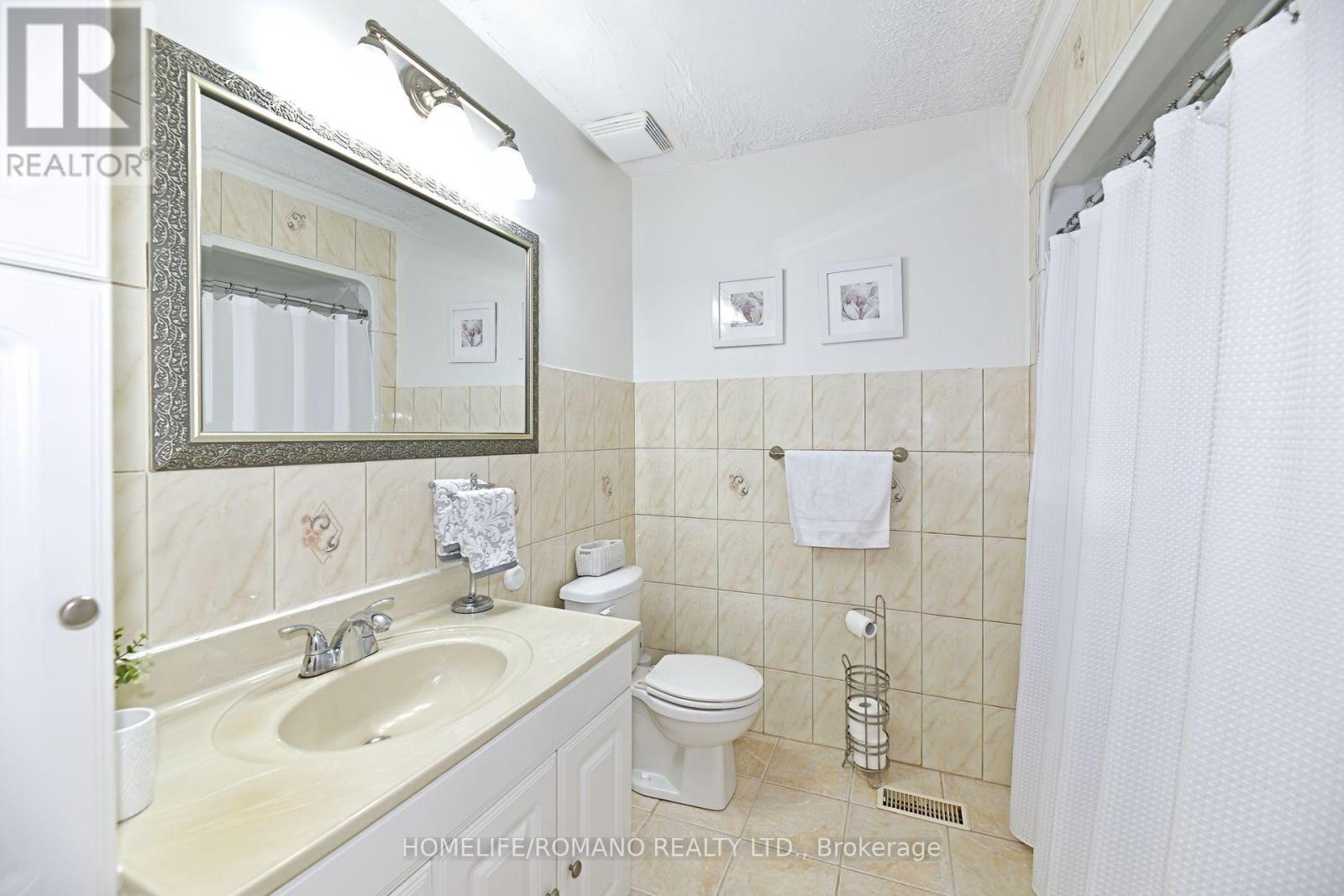 58 Hisey Crescent, Toronto (Black Creek), Ontario  M3N 1V1 - Photo 13 - W13001280