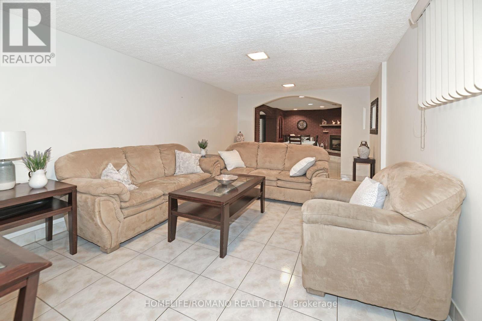 58 Hisey Crescent, Toronto (Black Creek), Ontario  M3N 1V1 - Photo 15 - W13001280