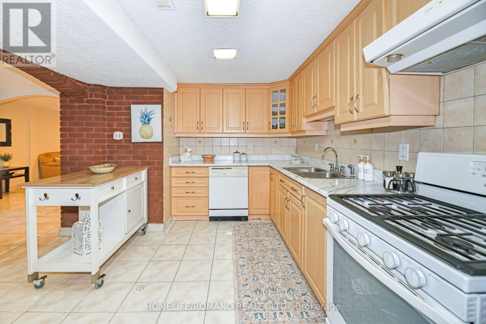 58 Hisey Crescent, Toronto (Black Creek), Ontario  M3N 1V1 - Photo 19 - W13001280