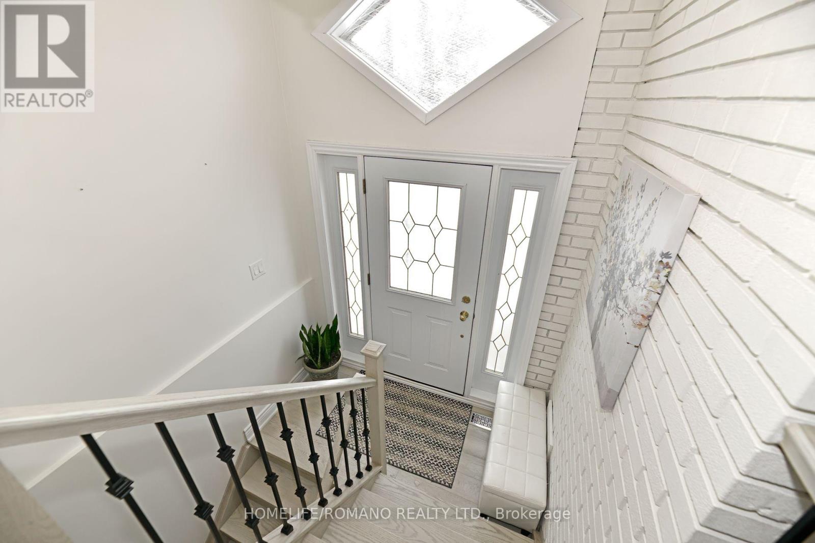 58 Hisey Crescent, Toronto (Black Creek), Ontario  M3N 1V1 - Photo 2 - W13001280