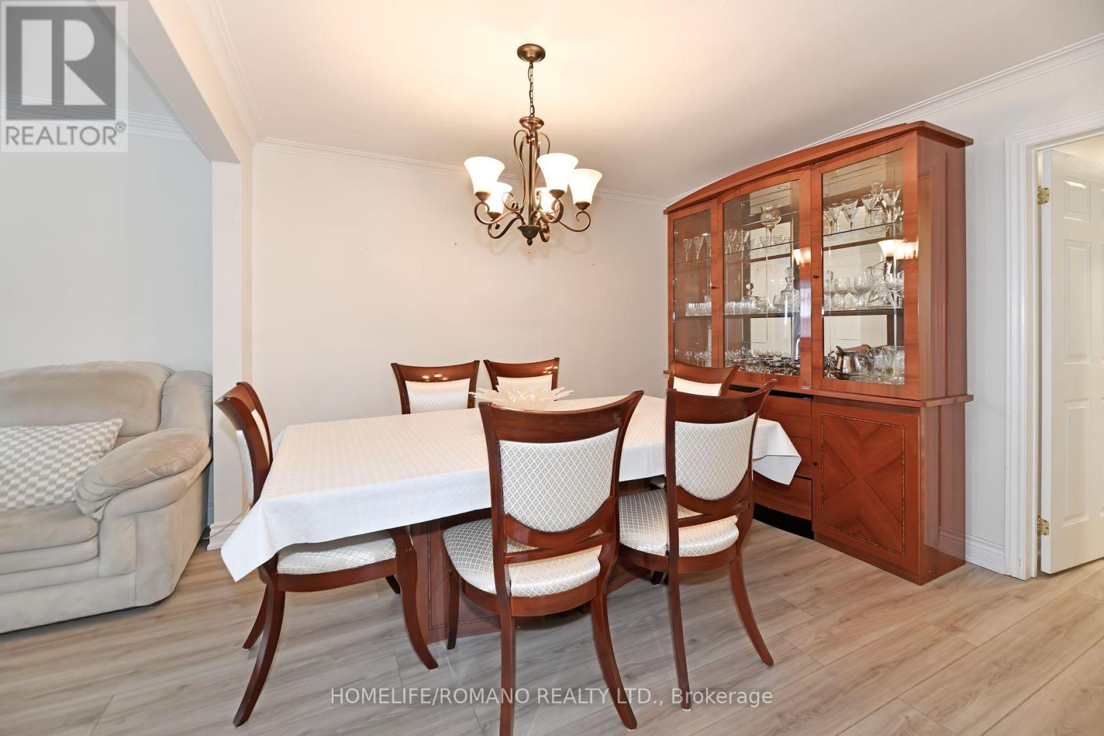 58 Hisey Crescent, Toronto (Black Creek), Ontario  M3N 1V1 - Photo 5 - W13001280