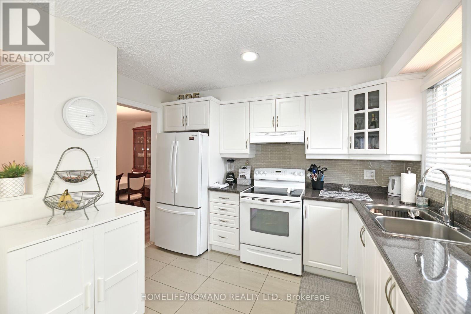 58 Hisey Crescent, Toronto (Black Creek), Ontario  M3N 1V1 - Photo 6 - W13001280