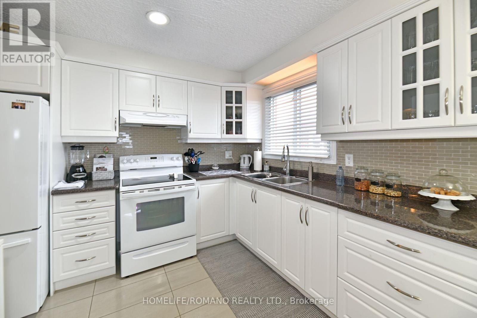 58 Hisey Crescent, Toronto (Black Creek), Ontario  M3N 1V1 - Photo 7 - W13001280