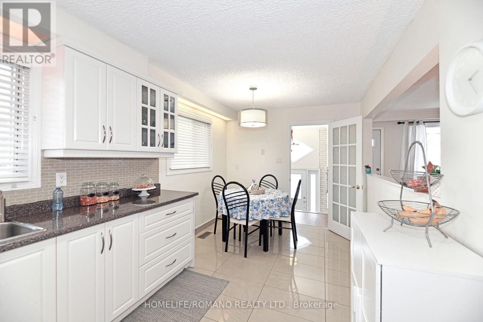 58 Hisey Crescent, Toronto (Black Creek), Ontario  M3N 1V1 - Photo 8 - W13001280