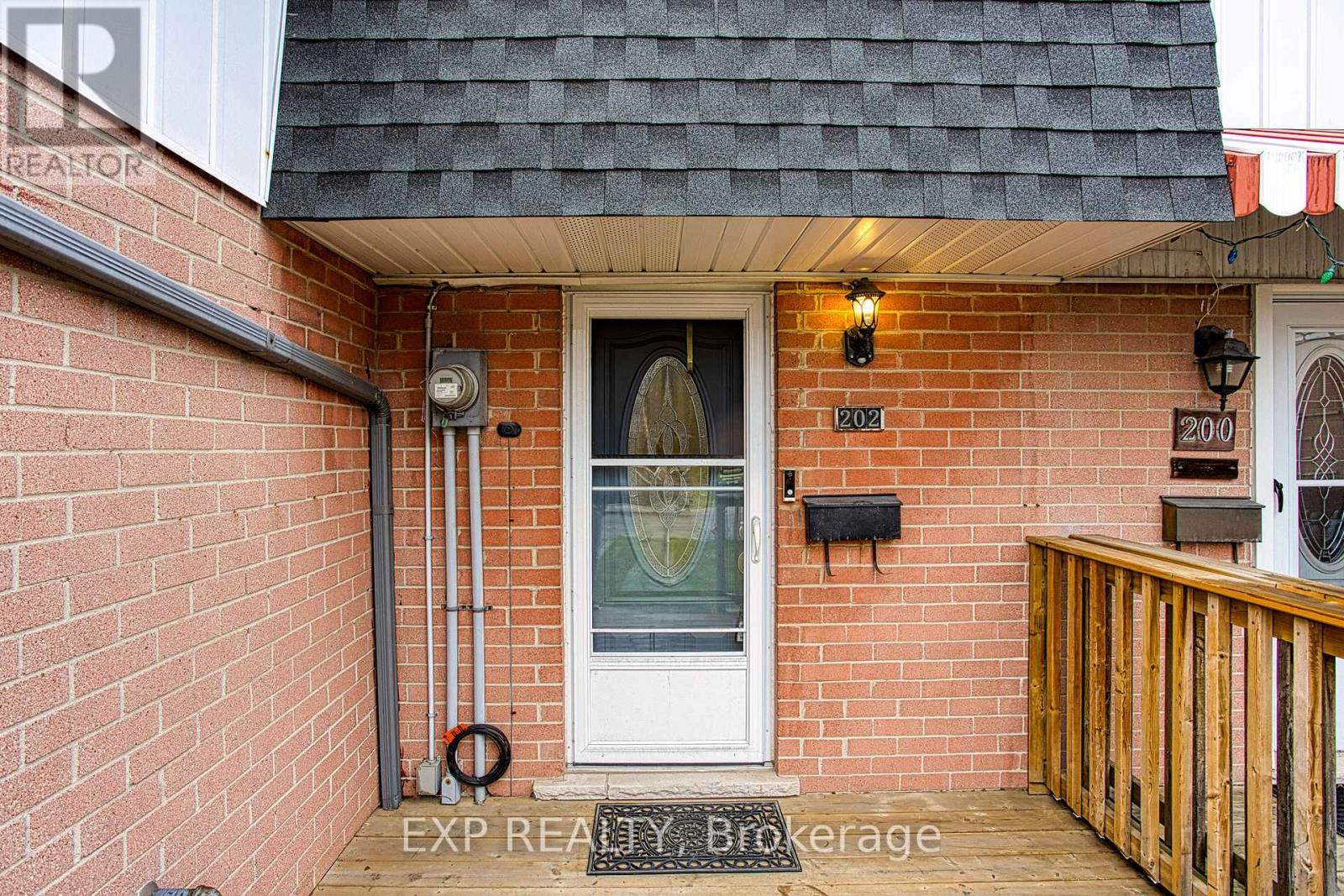 202 Golden Orchard Drive, Hamilton, Ontario  L9C 6J7 - Photo 3 - X13001108