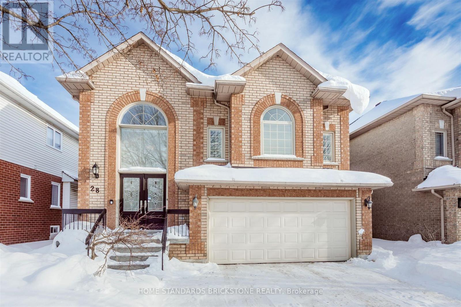 28 BROOKHURST CRESCENT, Hamilton, Ontario