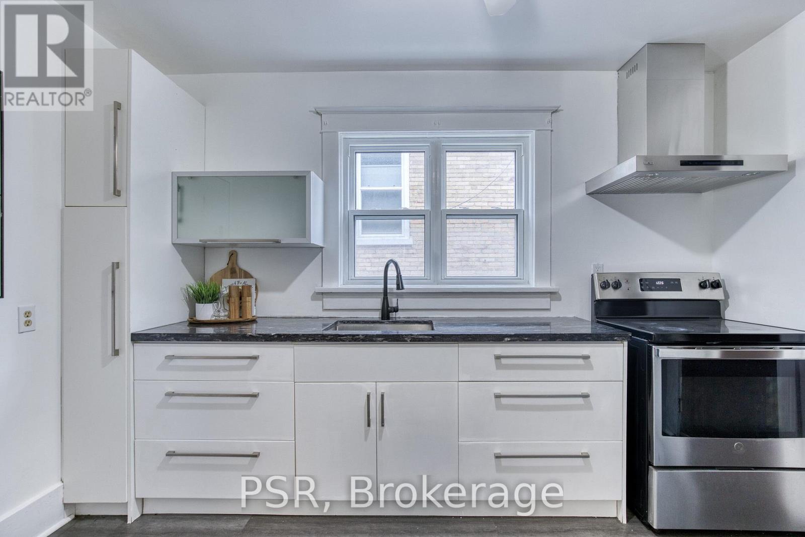 57 Eby Street S, Kitchener, Ontario  N2G 3K9 - Photo 2 - X13001254