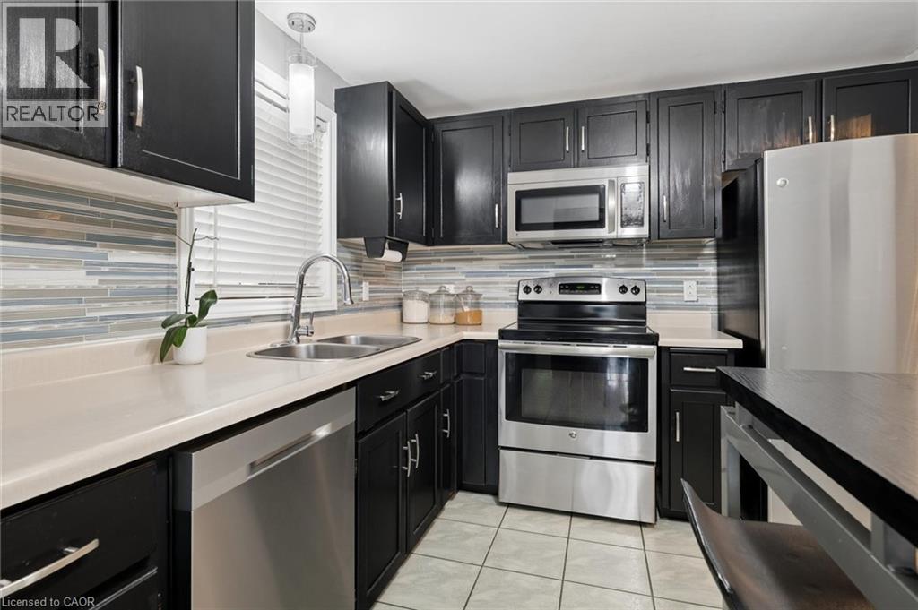 14 Wycliffe Place, Kitchener, Ontario  N2M 5J7 - Photo 3 - 40820983