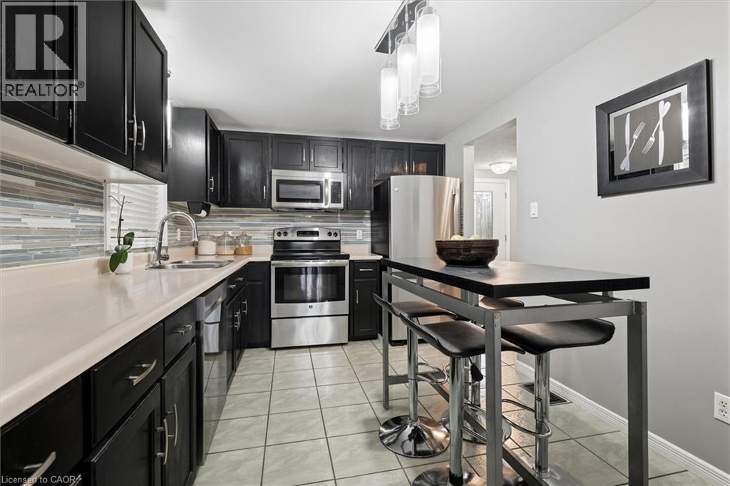 14 Wycliffe Place, Kitchener, Ontario  N2M 5J7 - Photo 5 - 40820983