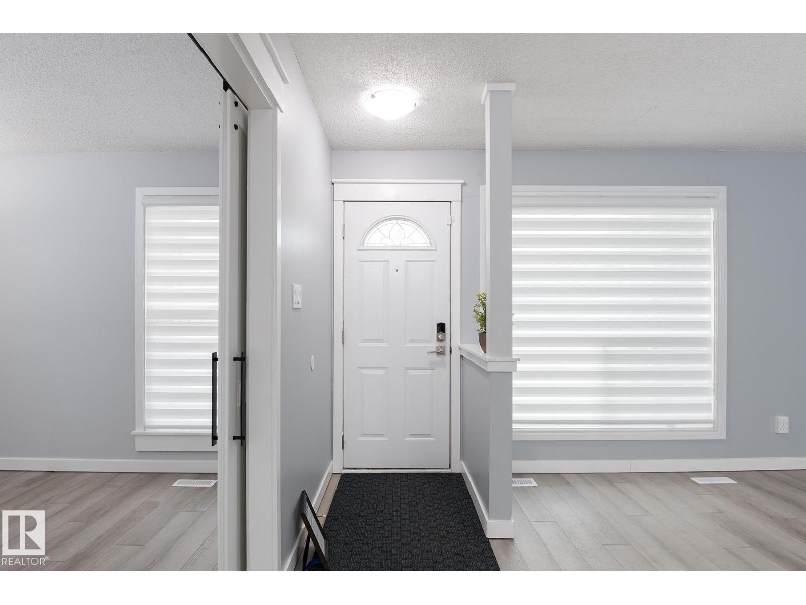 11142 18 Av Nw, Edmonton, Alberta  T6J 4T9 - Photo 2 - E4482283