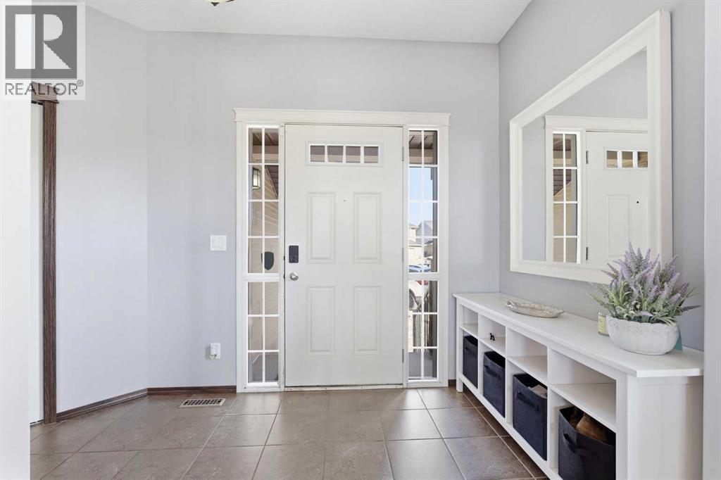 47 Drake Landing Crescent, Okotoks, Alberta  T1S 0E7 - Photo 4 - A2298377