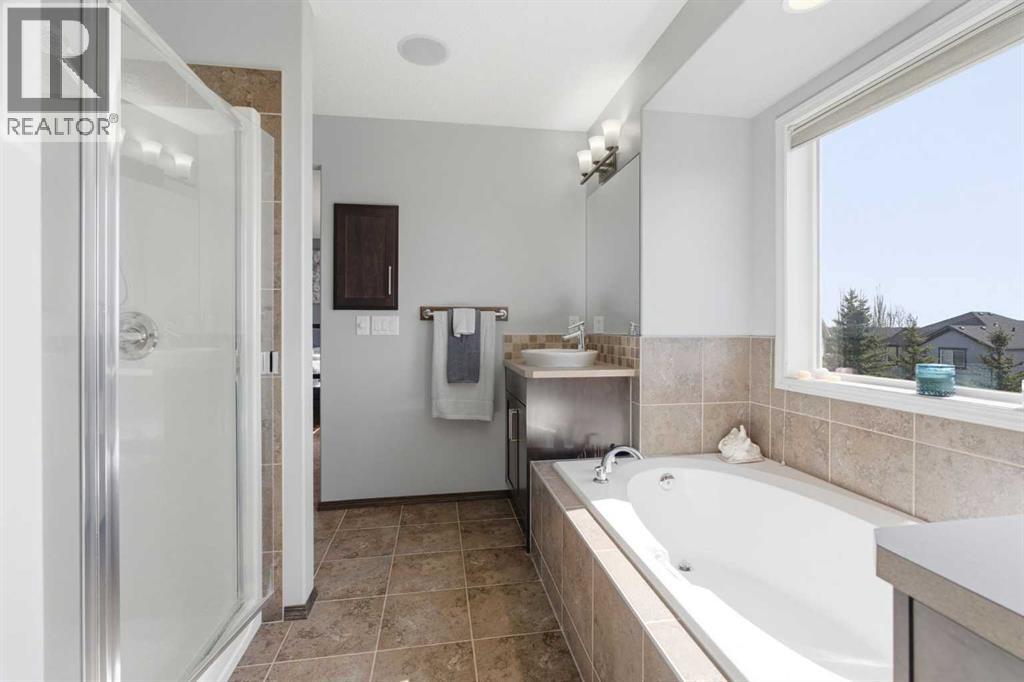 47 Drake Landing Crescent, Okotoks, Alberta  T1S 0E7 - Photo 25 - A2298377