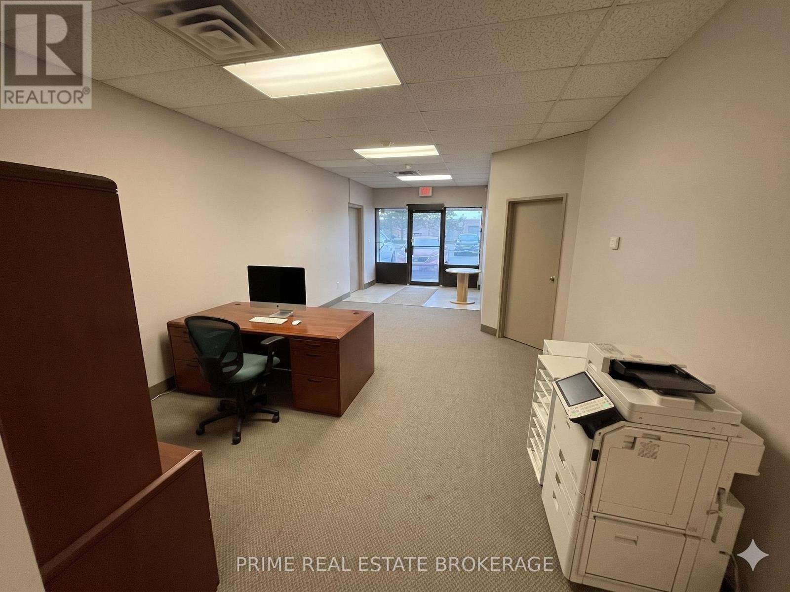 Unit 4 - 647 Wilton Grove, London South, Ontario  N6N 1N7 - Photo 1 - X13001322