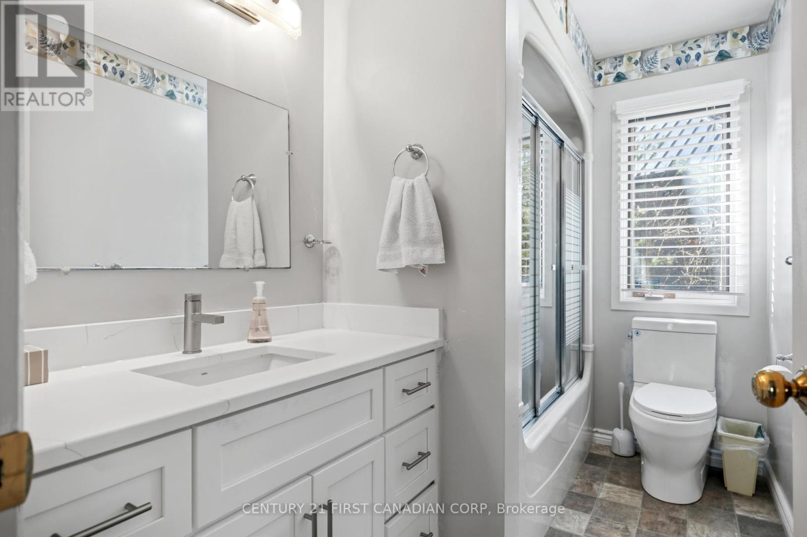 10277 Grand Oaks Drive, Lambton Shores, Ontario  N0M 1T0 - Photo 23 - X13001476