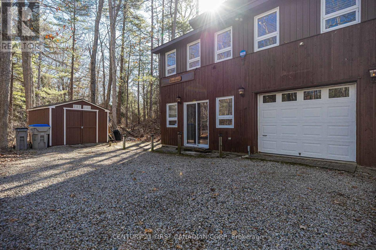 10277 Grand Oaks Drive, Lambton Shores, Ontario  N0M 1T0 - Photo 5 - X13001476