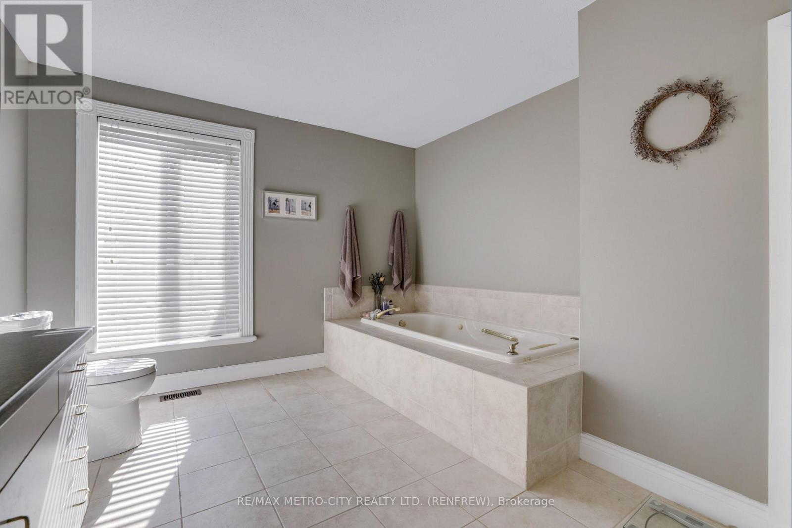 704 Clifford Side Road, Mcnab/braeside, Ontario K7V 3Z4 - Photo 18 - X13001326