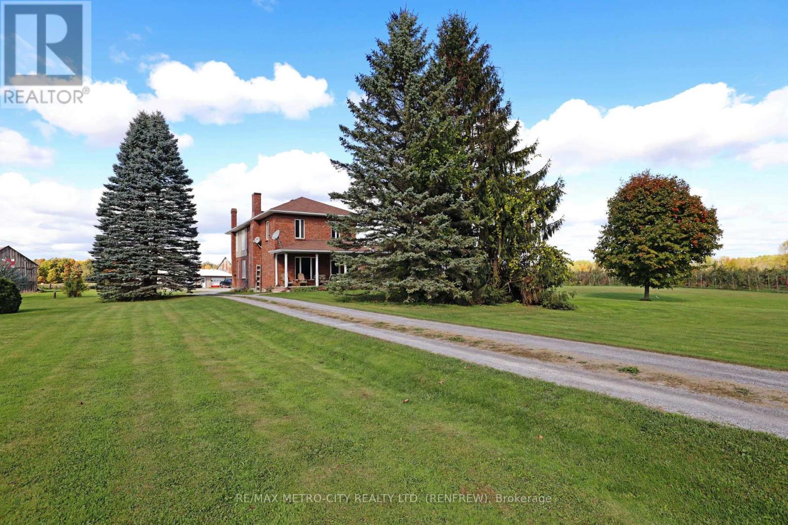 704 Clifford Side Road, Mcnab/braeside, Ontario K7V 3Z4 - Photo 2 - X13001326