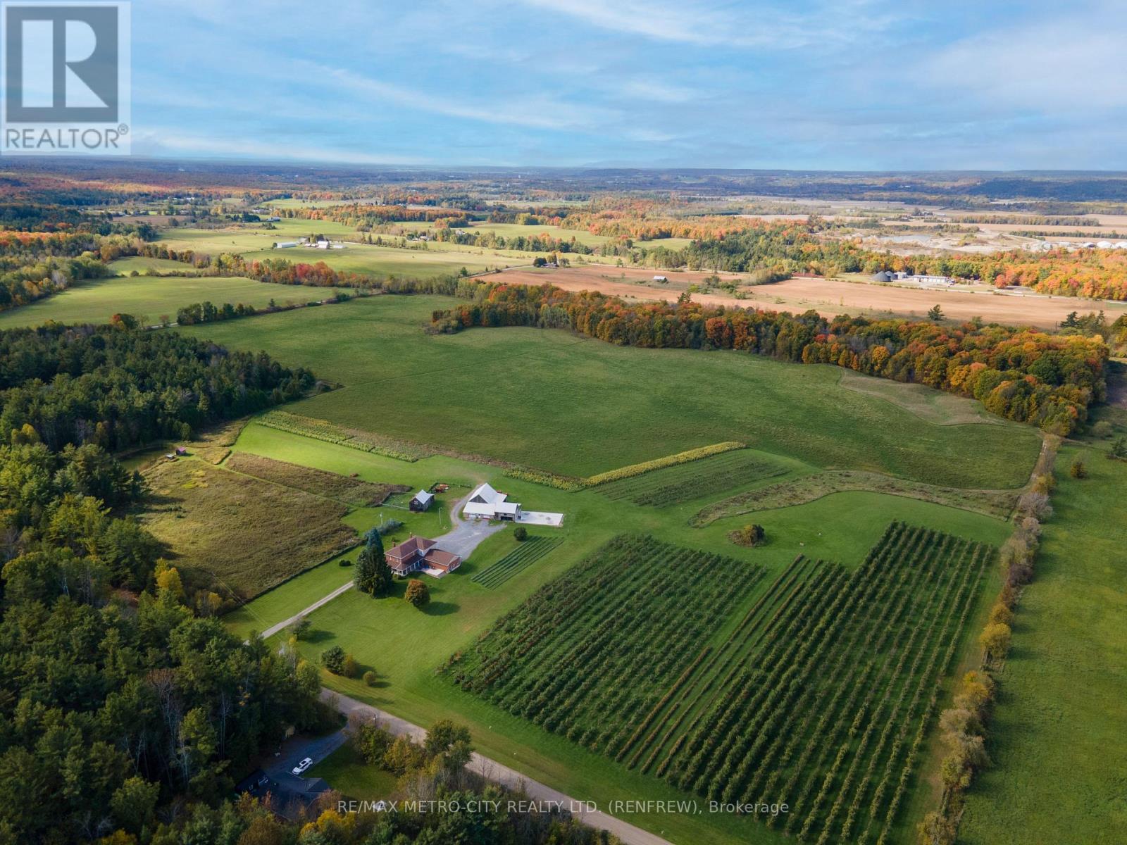 704 Clifford Side Road, Mcnab/braeside, Ontario K7V 3Z4 - Photo 38 - X13001326