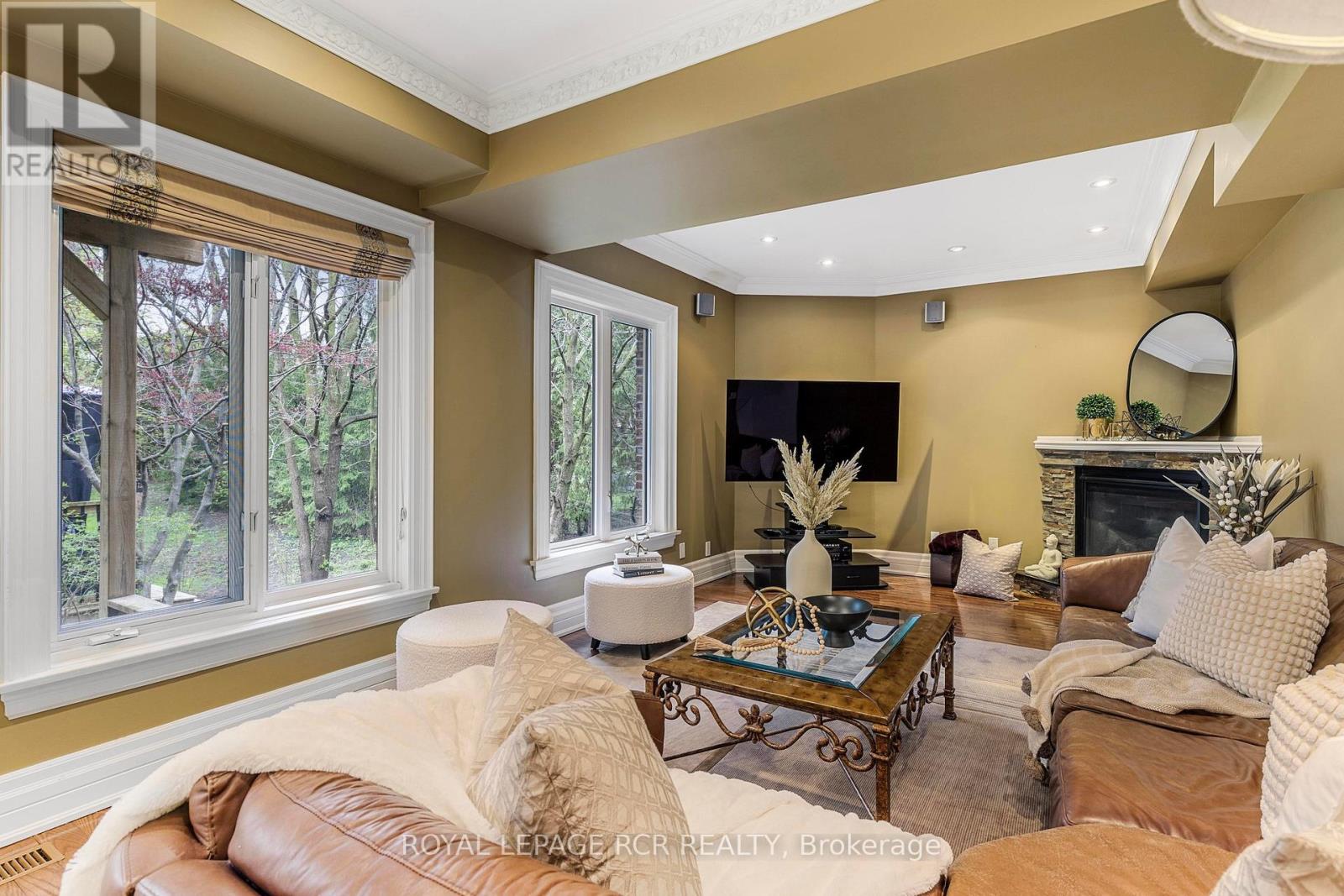 34 Garden Avenue, Richmond Hill, Ontario  L4C 6L9 - Photo 11 - N12860670