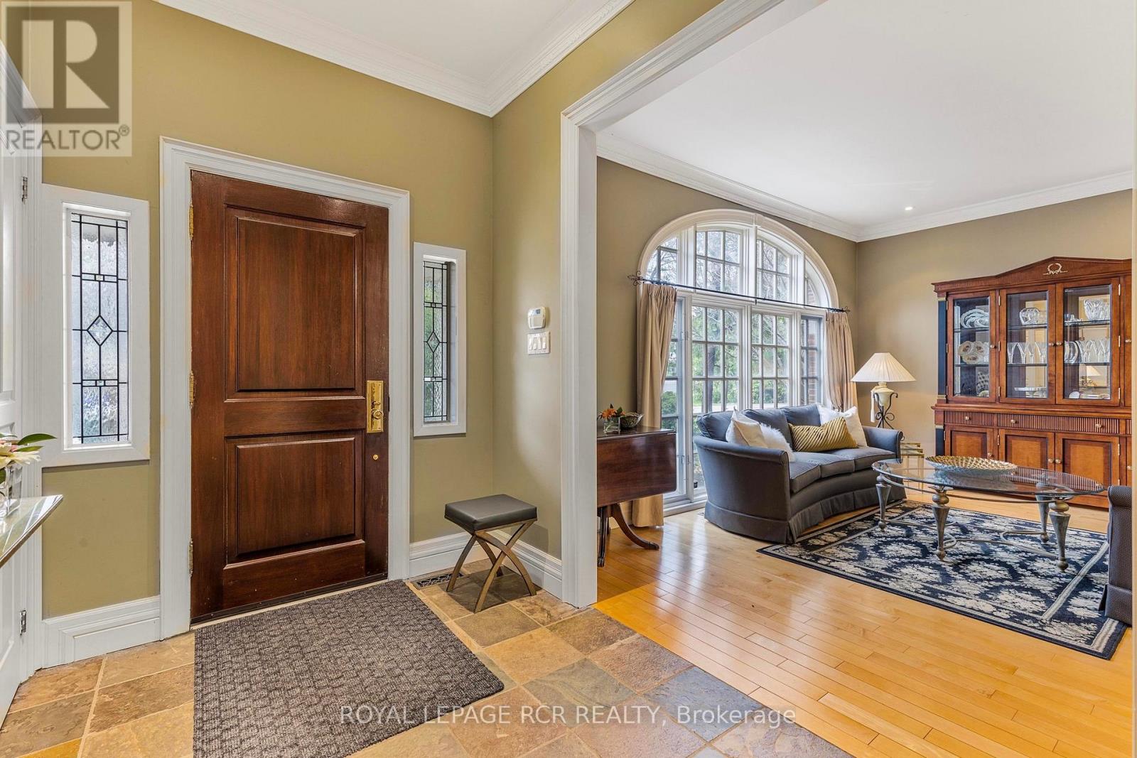 34 Garden Avenue, Richmond Hill, Ontario  L4C 6L9 - Photo 3 - N12860670