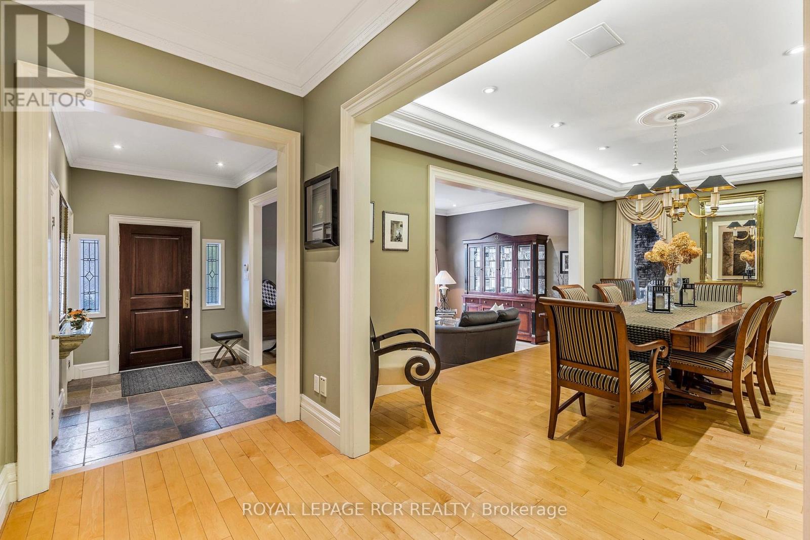 34 Garden Avenue, Richmond Hill, Ontario  L4C 6L9 - Photo 8 - N12860670