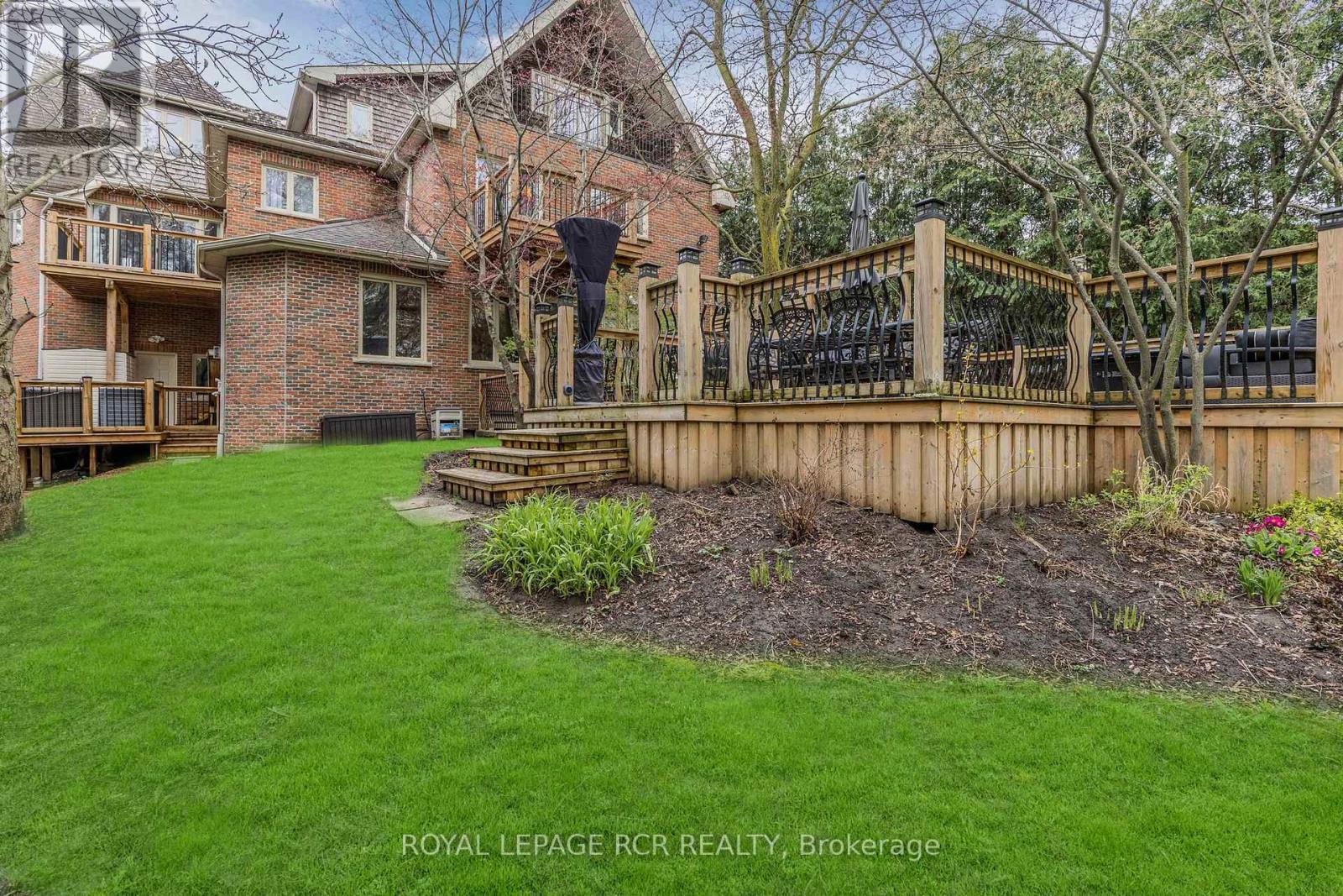 34 Garden Avenue, Richmond Hill, Ontario  L4C 6L9 - Photo 38 - N12860670