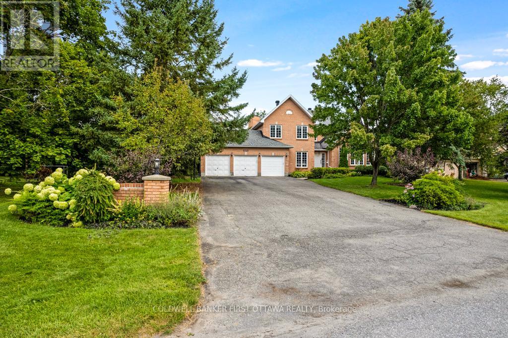 5525 PETTAPIECE CRESCENT, Ottawa, Ontario