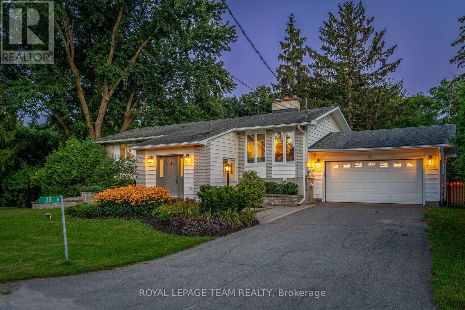 28 Maplehill Way, Ottawa, Ontario  K2C 3H1 - Photo 2 - X12824502