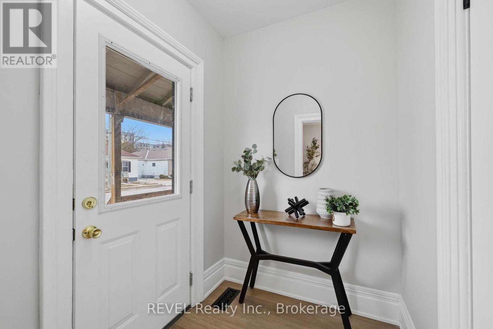 225 Ross Street, St. Thomas, Ontario  N5R 3Y5 - Photo 4 - X12856336