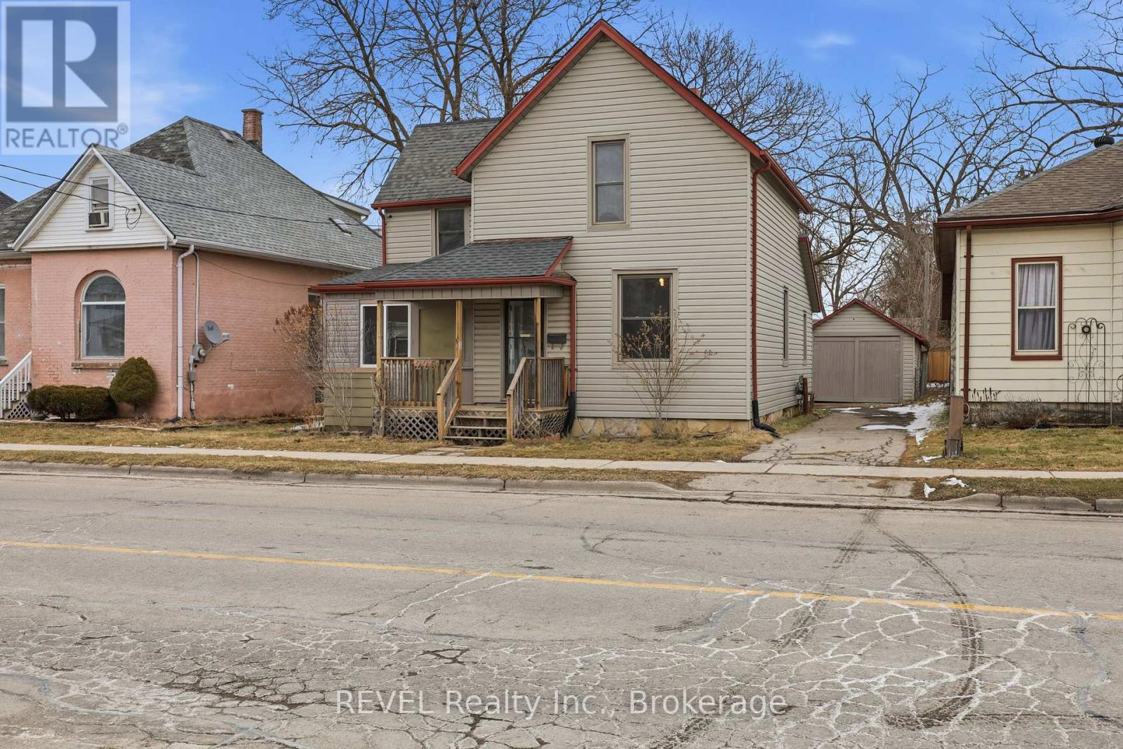 225 Ross Street, St. Thomas, Ontario  N5R 3Y5 - Photo 2 - X12856336