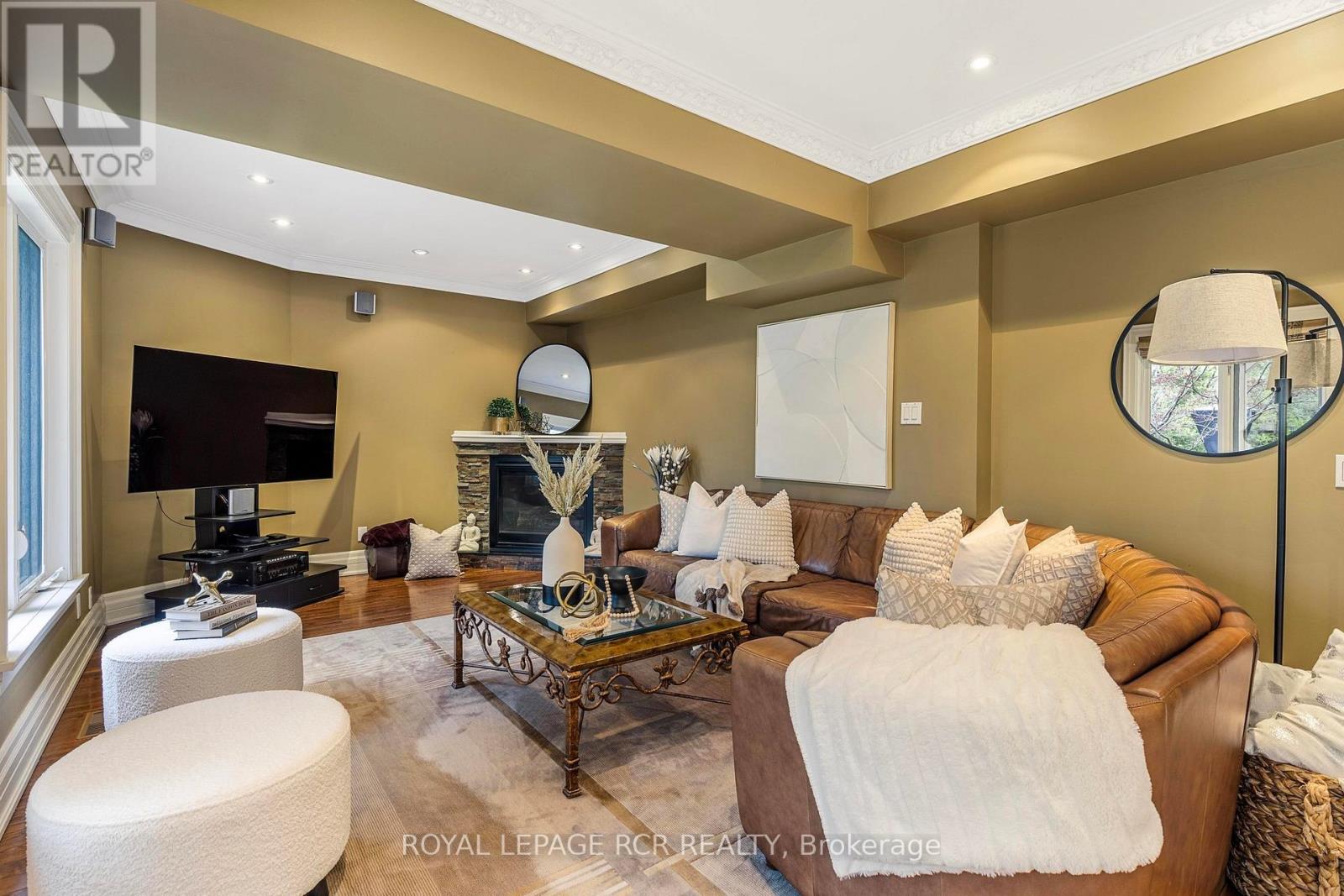 34 Garden Avenue, Richmond Hill, Ontario  L4C 6L9 - Photo 10 - N12860670