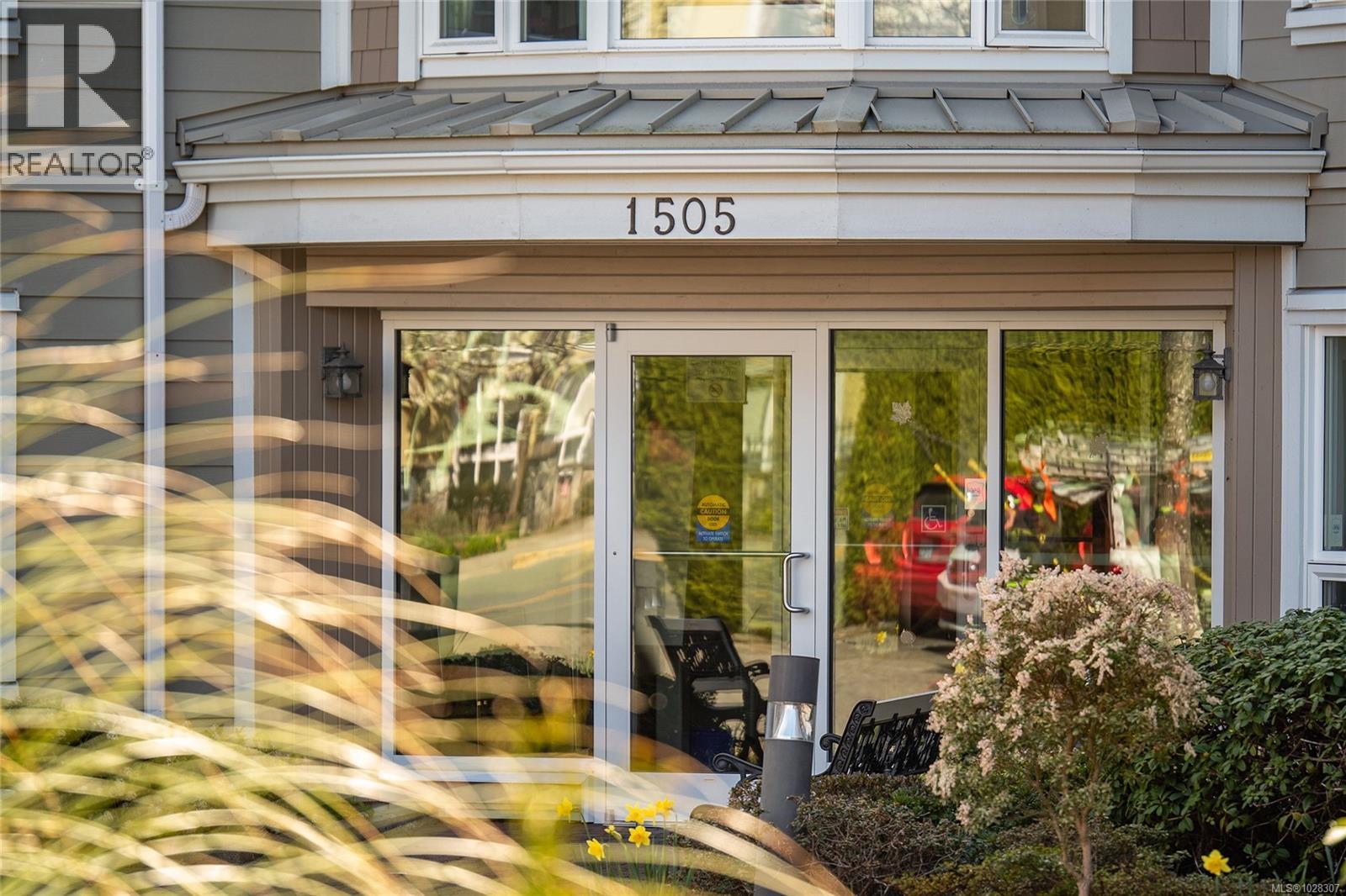 105 1505 Church Ave, Saanich, British Columbia