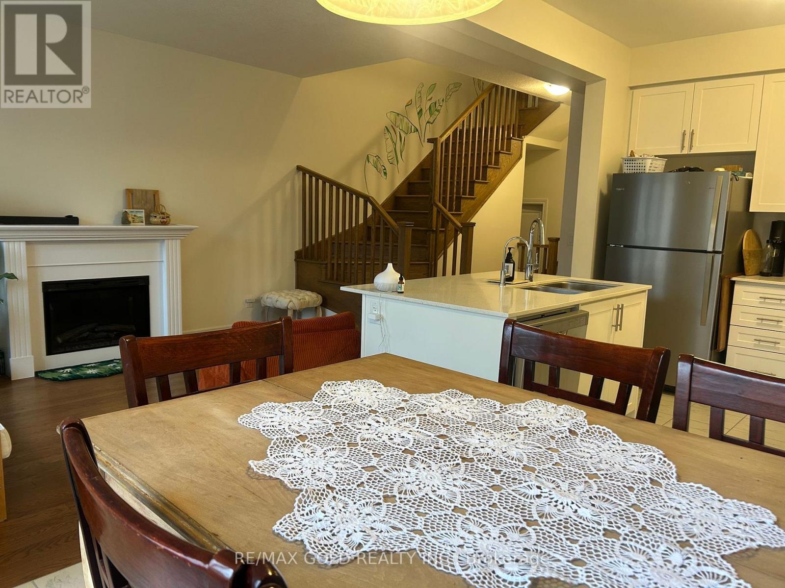 203 Broadacre Drive, Kitchener, Ontario  N2R 0S6 - Photo 8 - X12995692