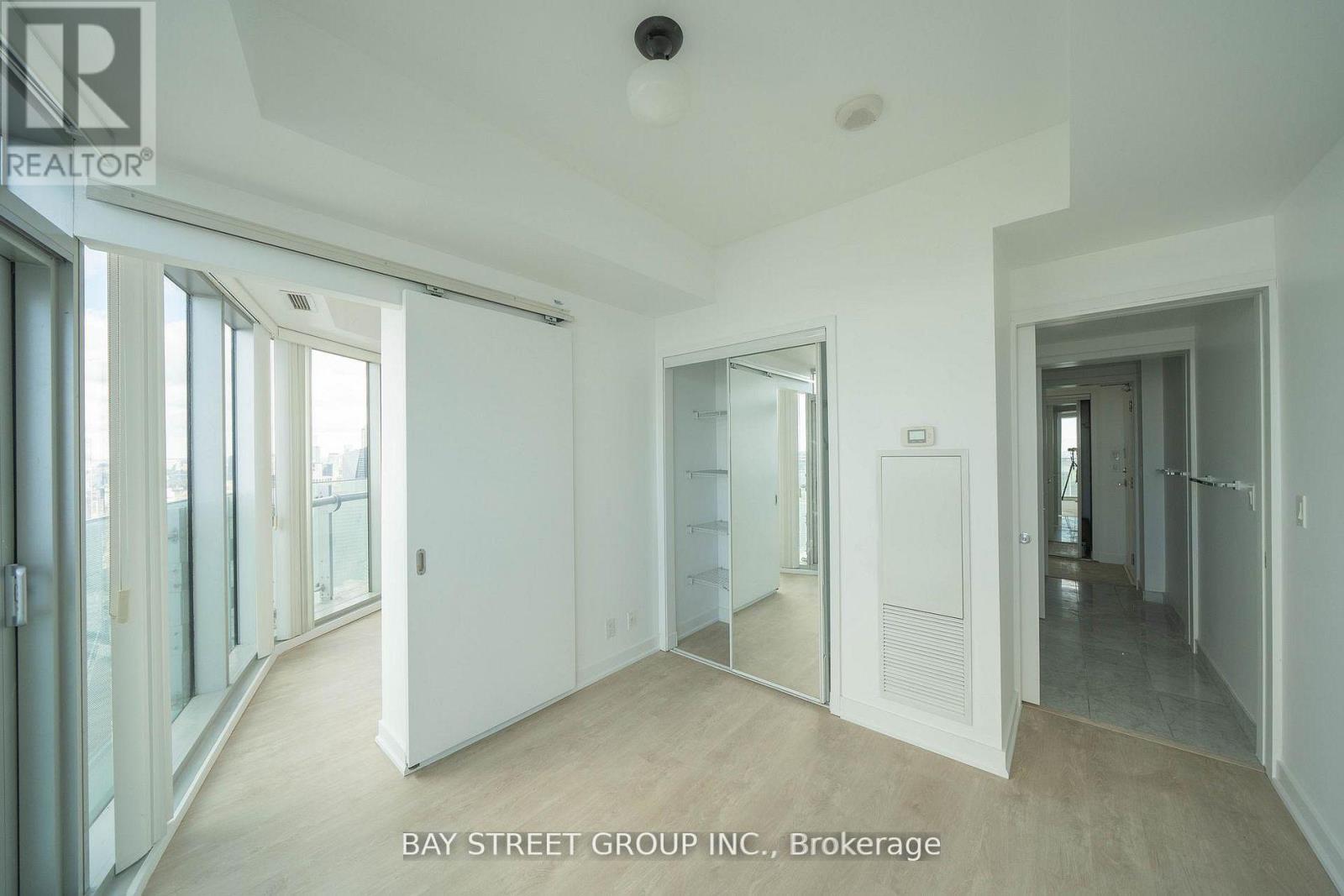 5607 - 12 York Street, Toronto, Ontario  M5J 2Z2 - Photo 3 - C13001378