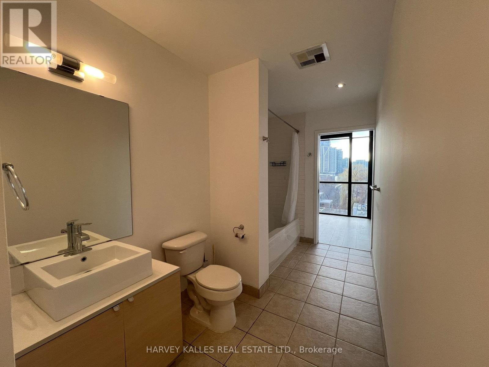 601 - 60 Bathurst Street, Toronto, Ontario  M5V 2P4 - Photo 13 - C13001392