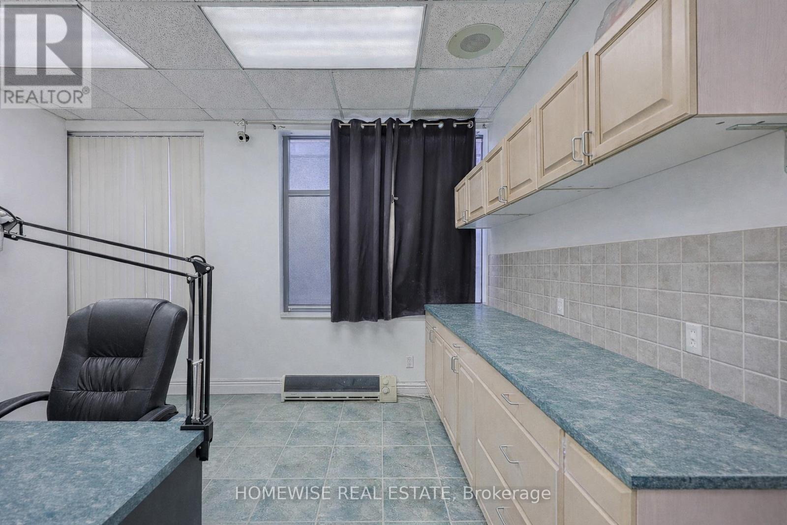 302 - 1466 Bathurst Street, Toronto, Ontario  M6C 1A1 - Photo 7 - C13001394