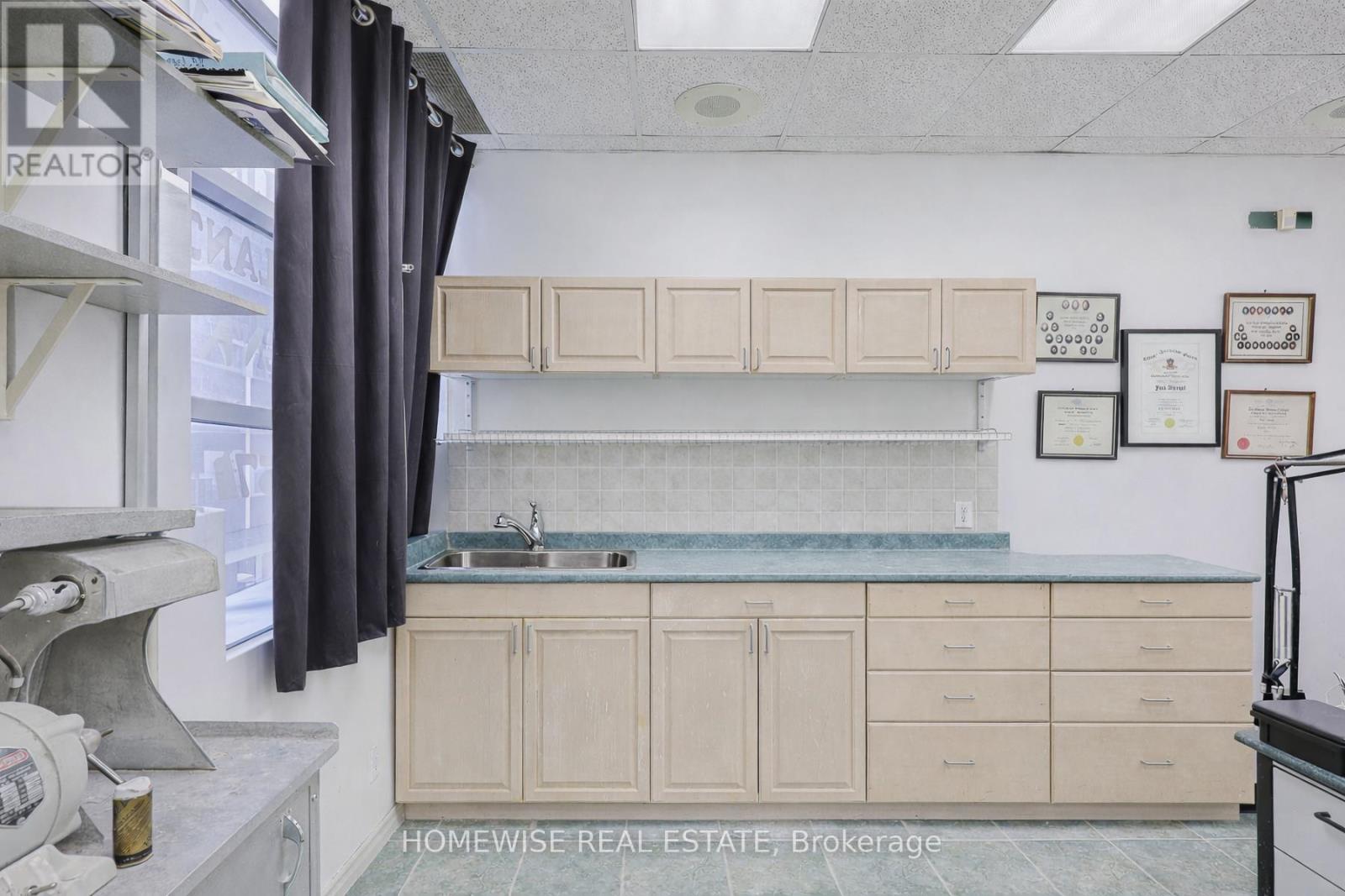 302 - 1466 Bathurst Street, Toronto, Ontario  M6C 1A1 - Photo 8 - C13001394