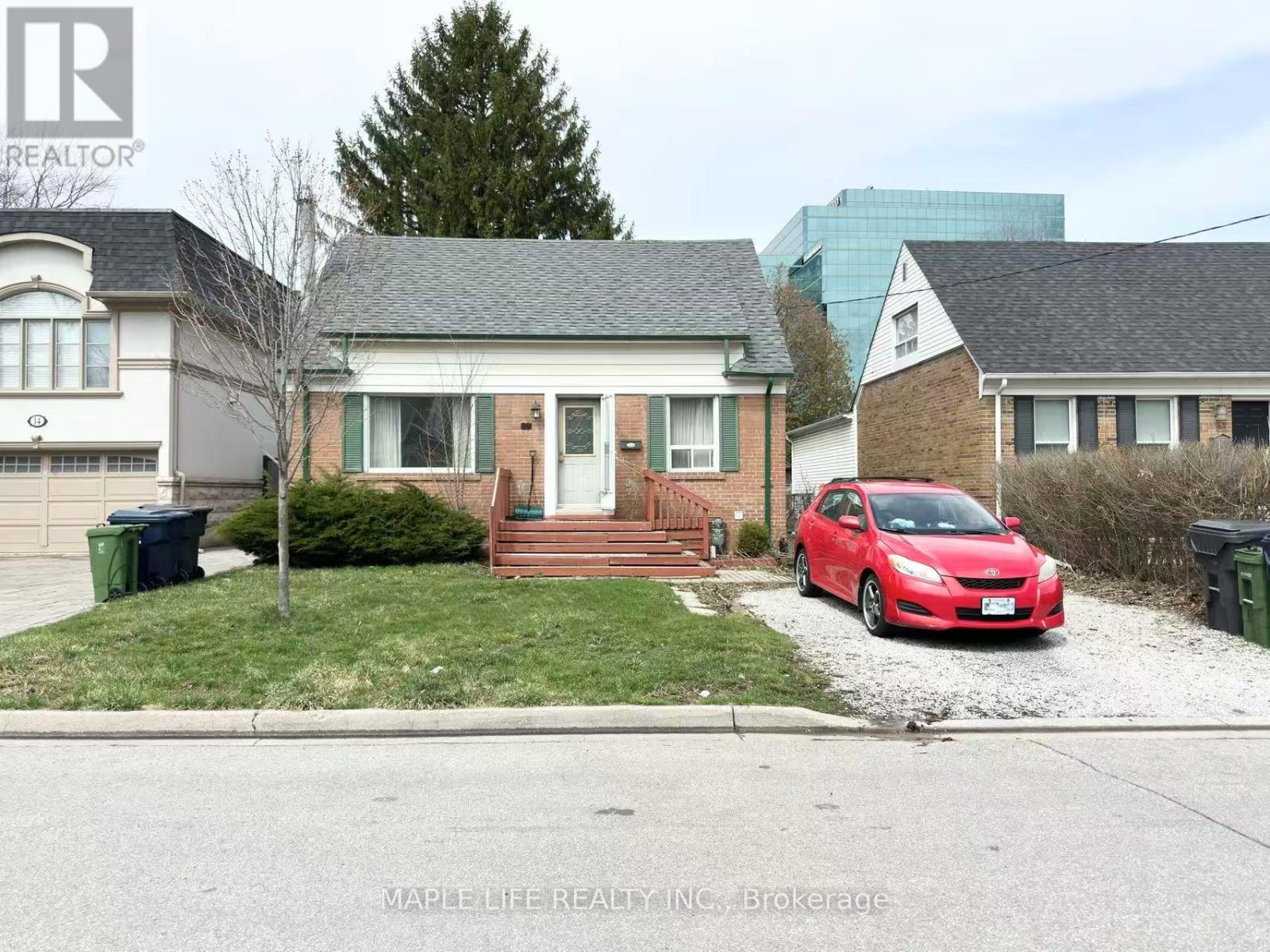 16 LYNDALE DRIVE, Toronto, Ontario