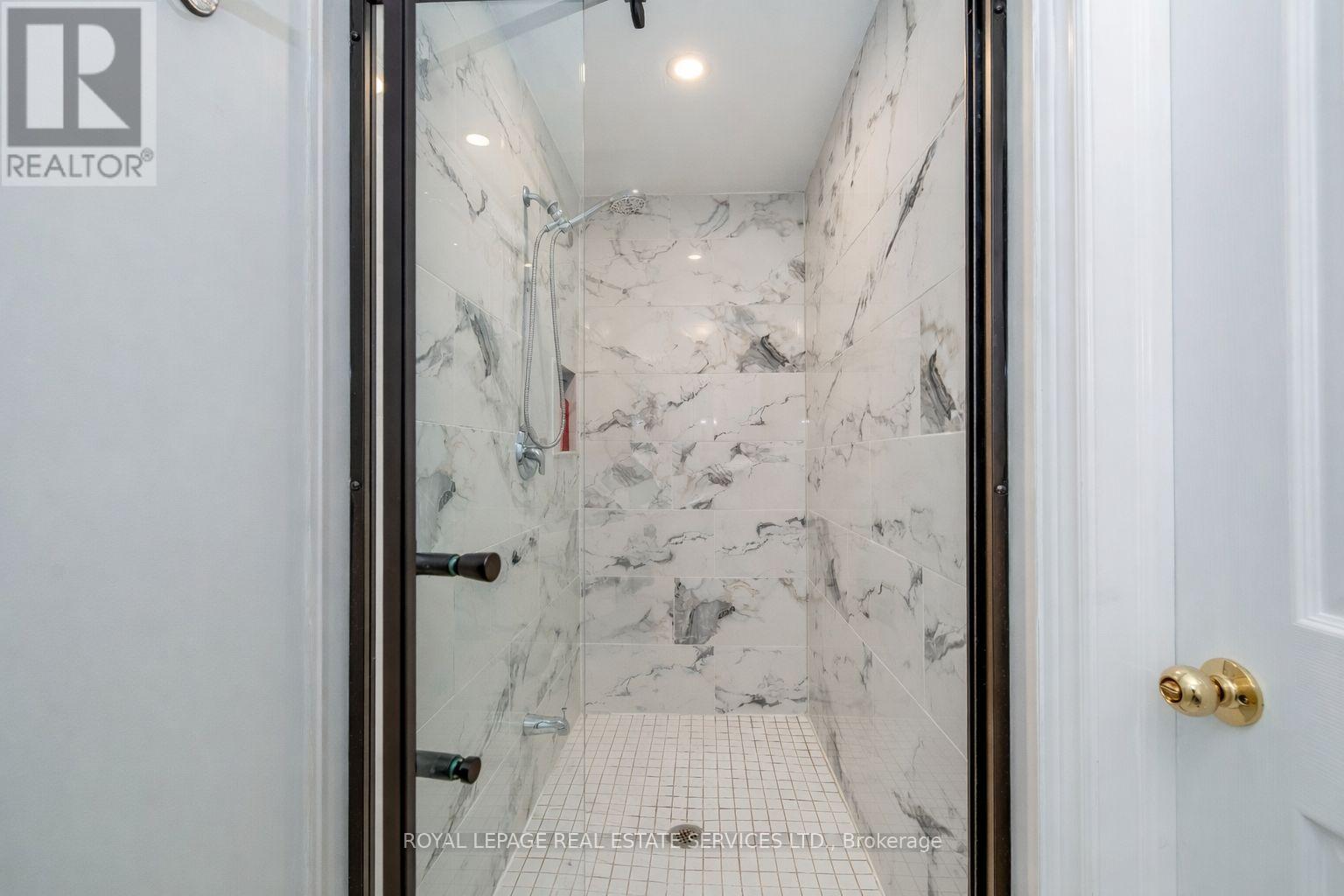 1109 Kestell Boulevard, Oakville, Ontario  L6H 7M5 - Photo 21 - W12738042