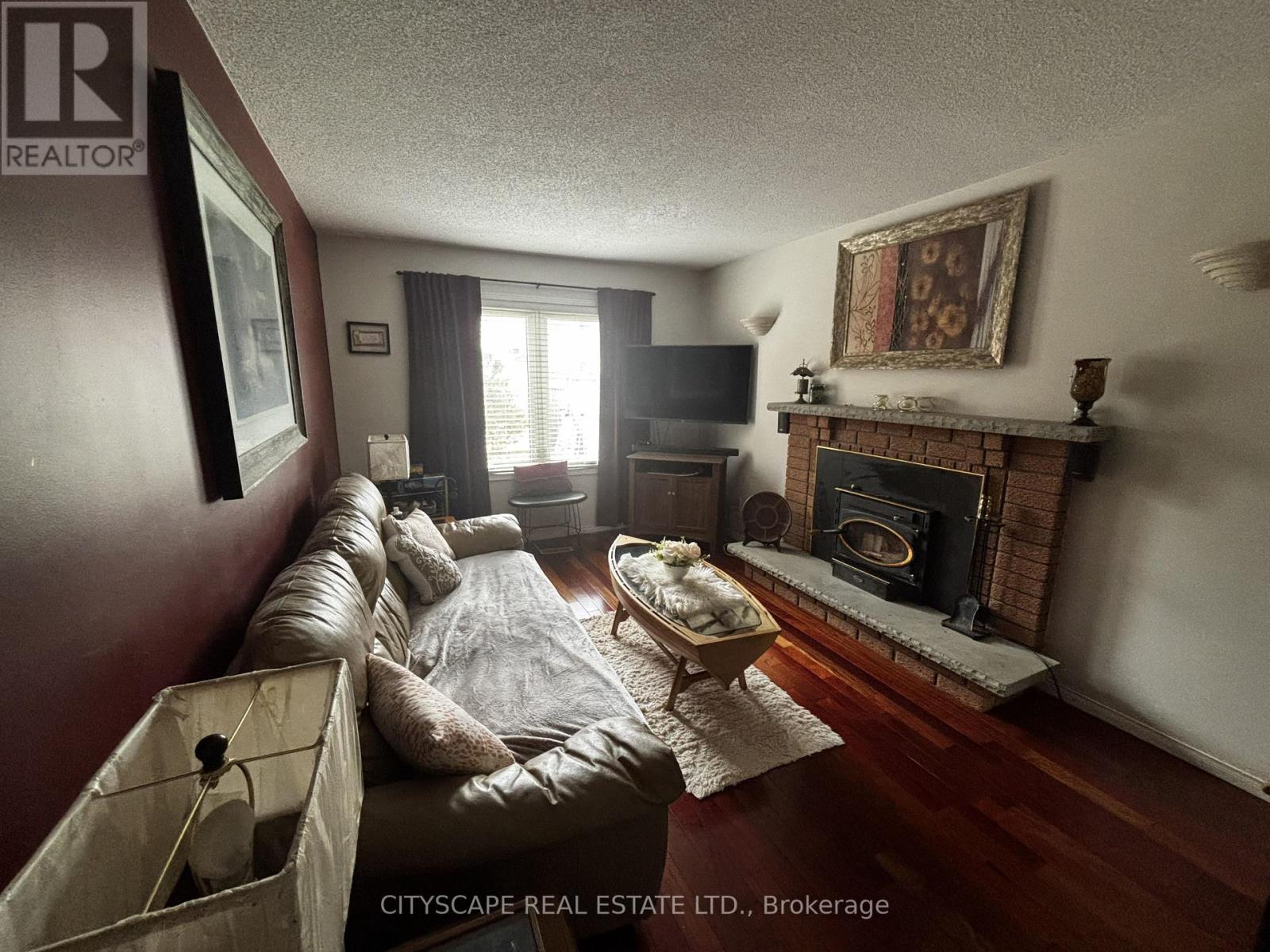 102 Snowcap Road, Brampton, Ontario  L6R 1J1 - Photo 5 - W12990852