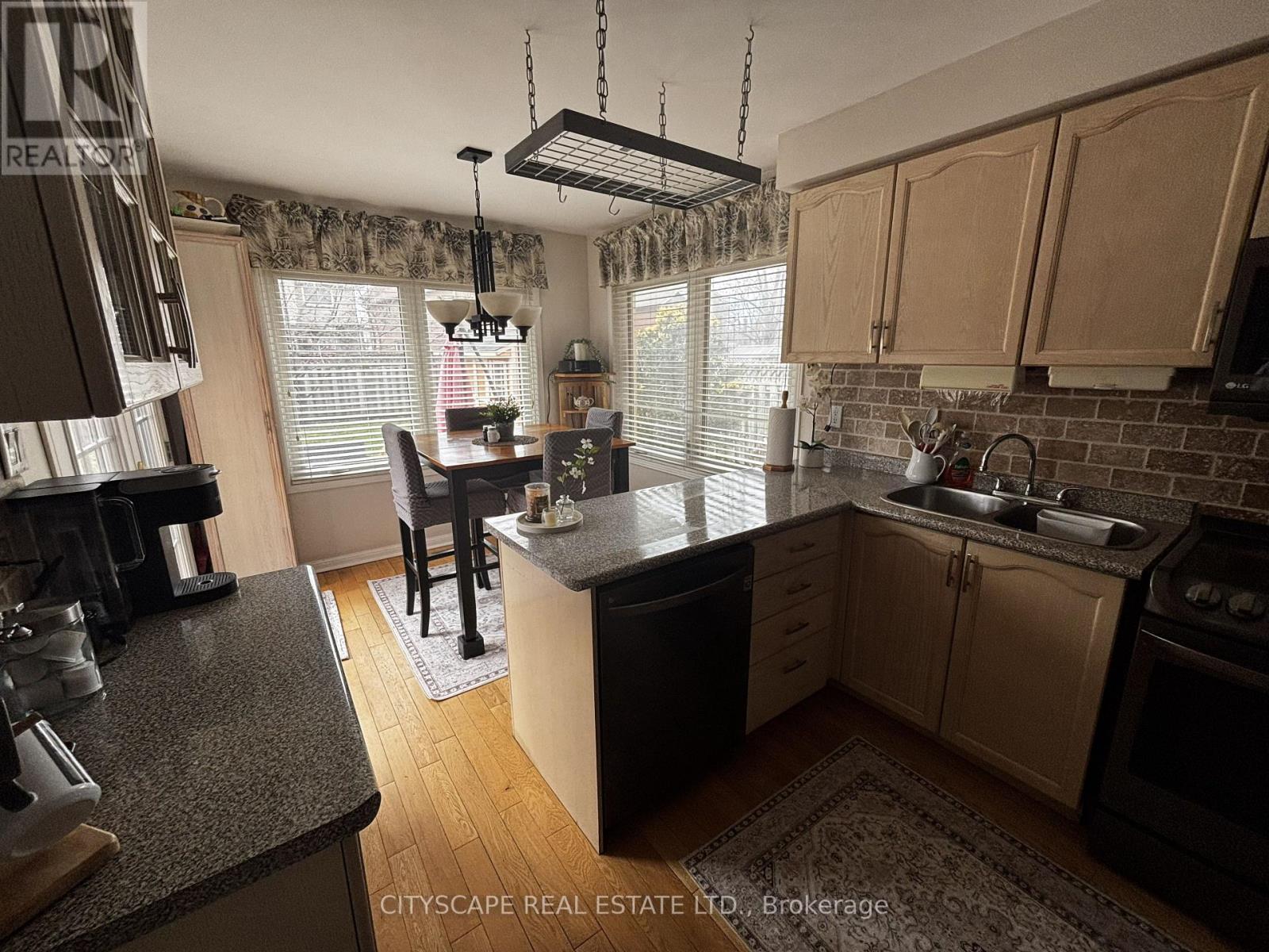 102 Snowcap Road, Brampton, Ontario  L6R 1J1 - Photo 9 - W12990852