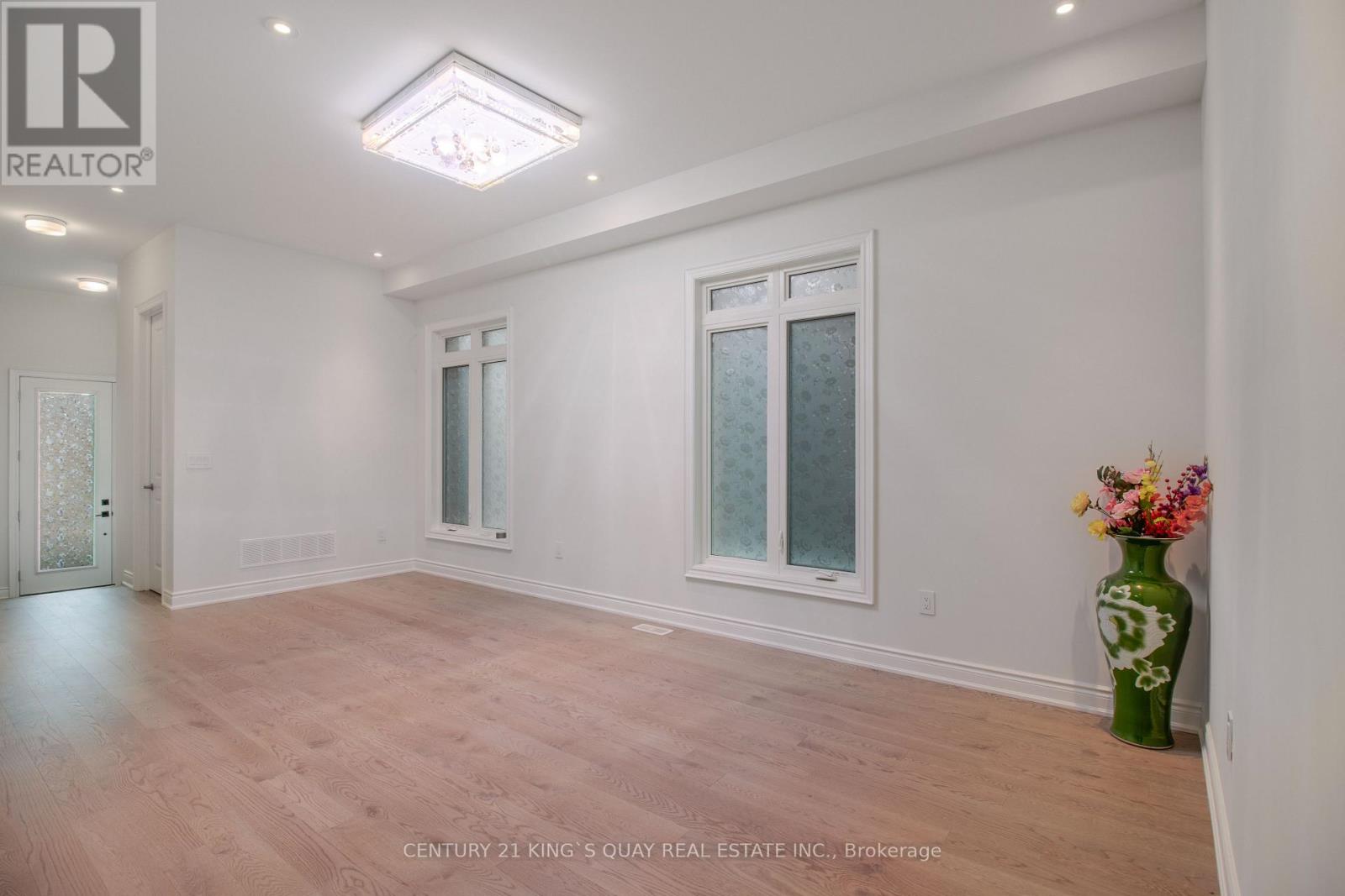 38 Tipp Drive, Richmond Hill, Ontario  L4E 1J3 - Photo 8 - N13001374