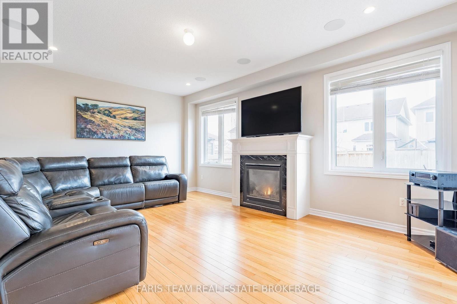 111 Latimer Avenue, Essa, Ontario  L3W 0N1 - Photo 12 - N13001416